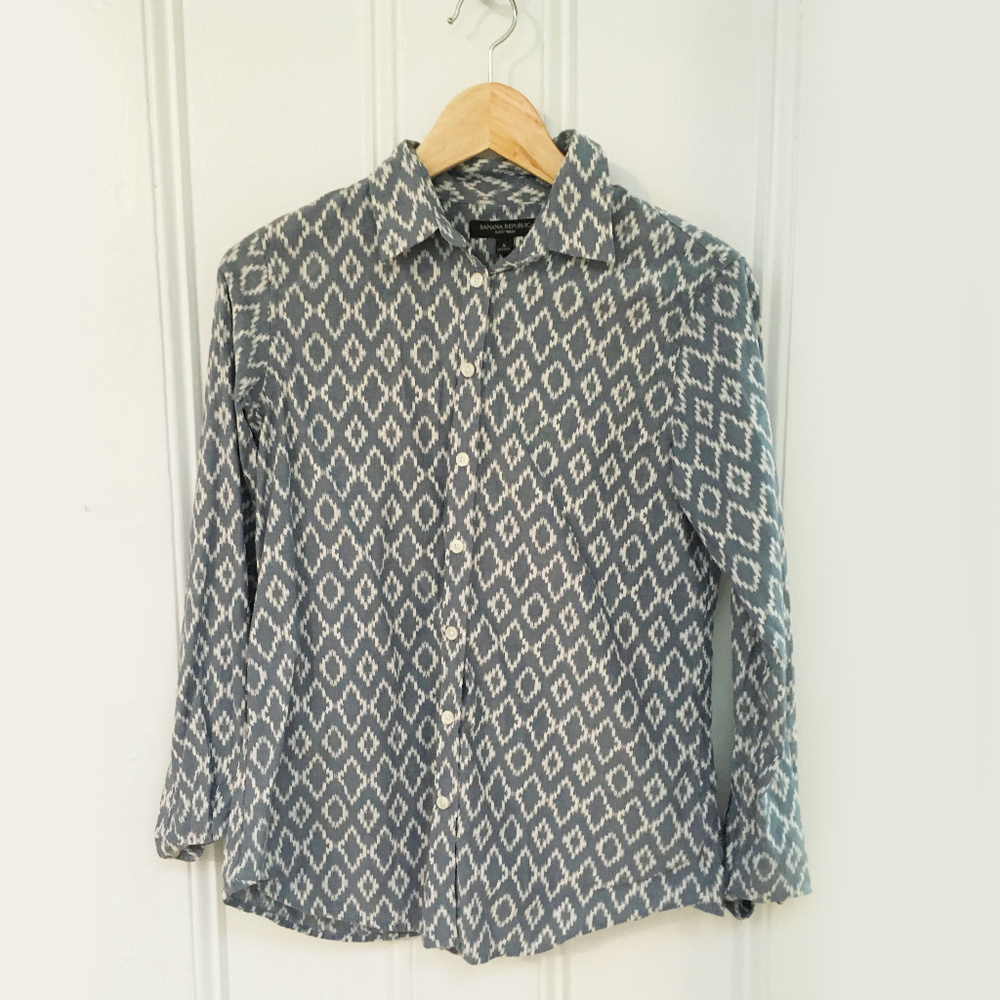 Banana Republic Button Down Shirt (S)